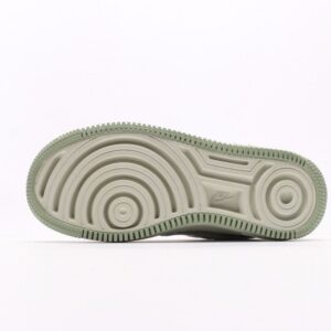 【AT2741】Nike WMNS Air Force 1 Shadowは、マカロンのような空軍1号の軽量シューズです。クラシックなデザインに遊び心を加えました。