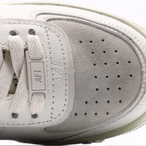 【AT2741】Nike WMNS Air Force 1 Shadowは、マカロンのような空軍1号の軽量シューズです。クラシックなデザインに遊び心を加えました。