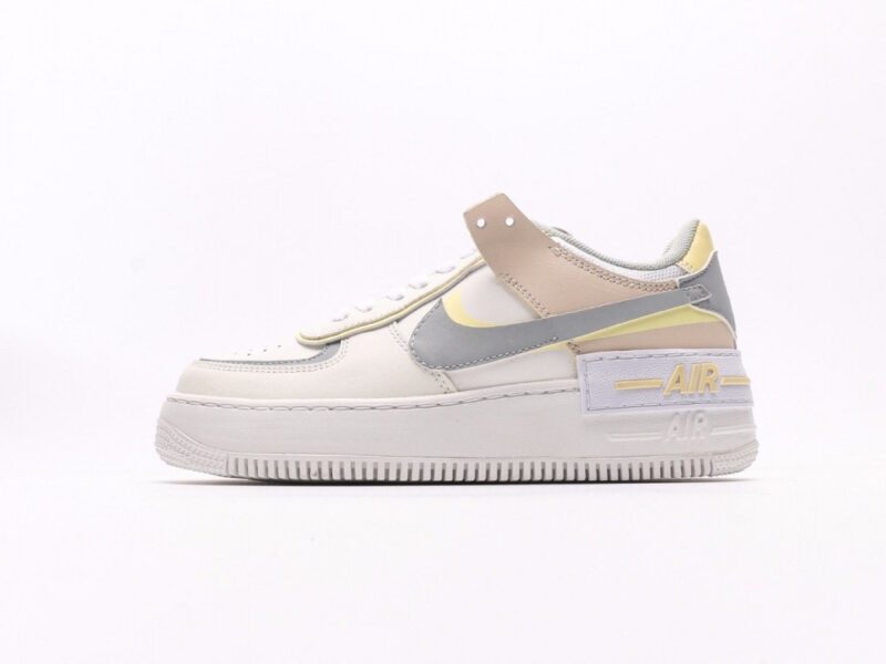 【AT2742】Nike WMNS Air Force 1 Shadow マカロンエアフォース1シャドウは、クラシックなデザインに遊び心を加えました。