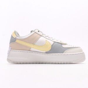 【AT2742】Nike WMNS Air Force 1 Shadow マカロンエアフォース1シャドウは、クラシックなデザインに遊び心を加えました。
