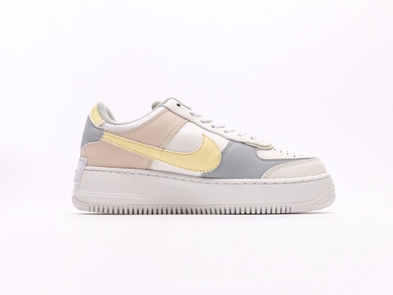 【AT2742】Nike WMNS Air Force 1 Shadow マカロンエアフォース1シャドウは、クラシックなデザインに遊び心を加えました。