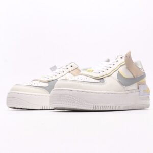【AT2742】Nike WMNS Air Force 1 Shadow マカロンエアフォース1シャドウは、クラシックなデザインに遊び心を加えました。