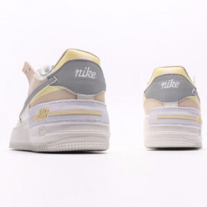 【AT2742】Nike WMNS Air Force 1 Shadow マカロンエアフォース1シャドウは、クラシックなデザインに遊び心を加えました。