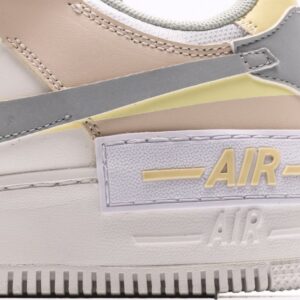 【AT2742】Nike WMNS Air Force 1 Shadow マカロンエアフォース1シャドウは、クラシックなデザインに遊び心を加えました。
