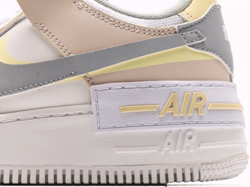 【AT2742】Nike WMNS Air Force 1 Shadow マカロンエアフォース1シャドウは、クラシックなデザインに遊び心を加えました。