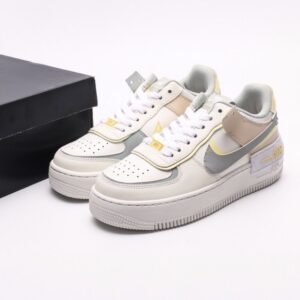 【AT2742】Nike WMNS Air Force 1 Shadow マカロンエアフォース1シャドウは、クラシックなデザインに遊び心を加えました。