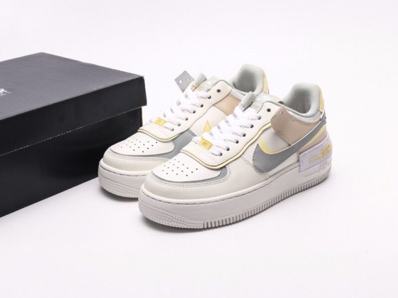 【AT2742】Nike WMNS Air Force 1 Shadow マカロンエアフォース1シャドウは、クラシックなデザインに遊び心を加えました。