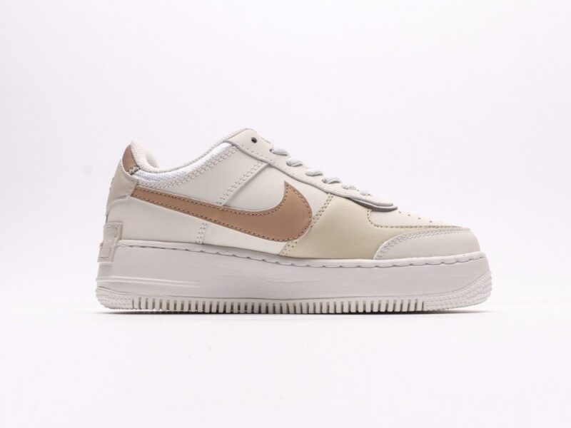 【AT2743】Nike WMNS Air Force 1 Shadow マカロン空軍ワンシャドウ軽量ハイカットユニバーサルスニーカー。クラシックなデザインに遊び心を加えました。