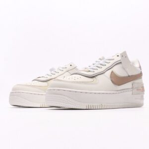 【AT2743】Nike WMNS Air Force 1 Shadow マカロン空軍ワンシャドウ軽量ハイカットユニバーサルスニーカー。クラシックなデザインに遊び心を加えました。