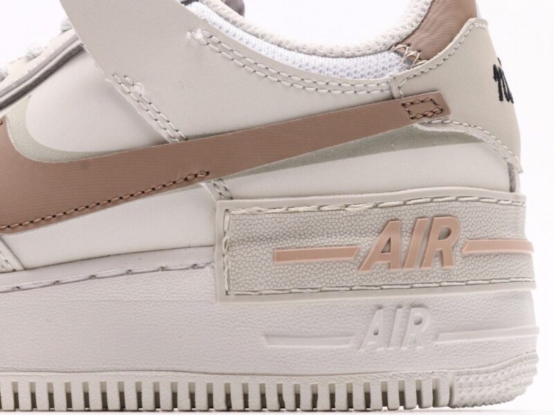 【AT2743】Nike WMNS Air Force 1 Shadow マカロン空軍ワンシャドウ軽量ハイカットユニバーサルスニーカー。クラシックなデザインに遊び心を加えました。