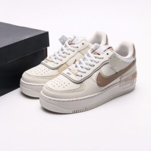 【AT2743】Nike WMNS Air Force 1 Shadow マカロン空軍ワンシャドウ軽量ハイカットユニバーサルスニーカー。クラシックなデザインに遊び心を加えました。