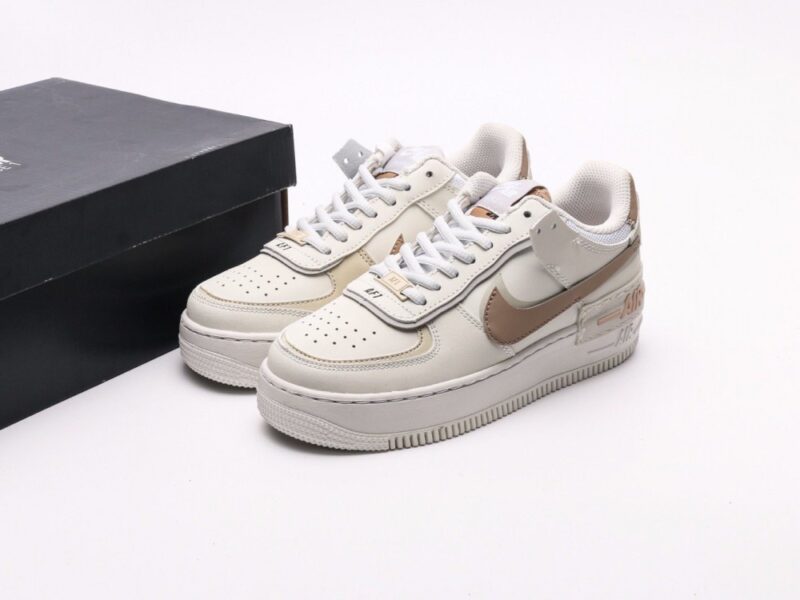 【AT2743】Nike WMNS Air Force 1 Shadow マカロン空軍ワンシャドウ軽量ハイカットユニバーサルスニーカー。クラシックなデザインに遊び心を加えました。