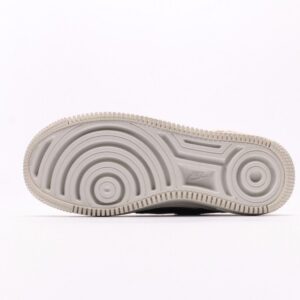 【AT2746】Nike AIR FORCE 1‘07 ナイキWMNSエアフォース1シャドウは、マカロンがモチーフのエアフォース1シャドウは、軽量でハイトップでコーディネートにもバッチリです。クラシックなデザインに遊び心を加えた一足です。