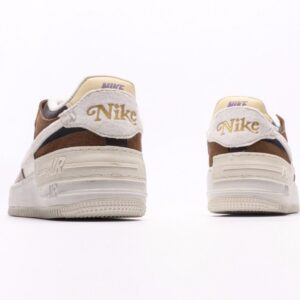 【AT2746】Nike AIR FORCE 1‘07 ナイキWMNSエアフォース1シャドウは、マカロンがモチーフのエアフォース1シャドウは、軽量でハイトップでコーディネートにもバッチリです。クラシックなデザインに遊び心を加えた一足です。