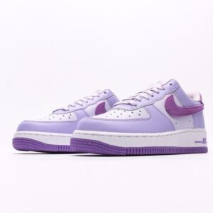 【AT2748】Nike AIR FORCE 1'07 ナイキ エア フォース 1 '07 エアフォース1 ローカットの万能なカジュアルスポーツシューズ。柔らかく、弾力のあるクッショニングと優れたミッドソールデザインが特徴で、レトロとモダンの外観が融合し、世界中で30年以上も愛され続けているForce 1を生み出します。