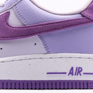【AT2748】Nike AIR FORCE 1'07 ナイキ エア フォース 1 '07 エアフォース1 ローカットの万能なカジュアルスポーツシューズ。柔らかく、弾力のあるクッショニングと優れたミッドソールデザインが特徴で、レトロとモダンの外観が融合し、世界中で30年以上も愛され続けているForce 1を生み出します。