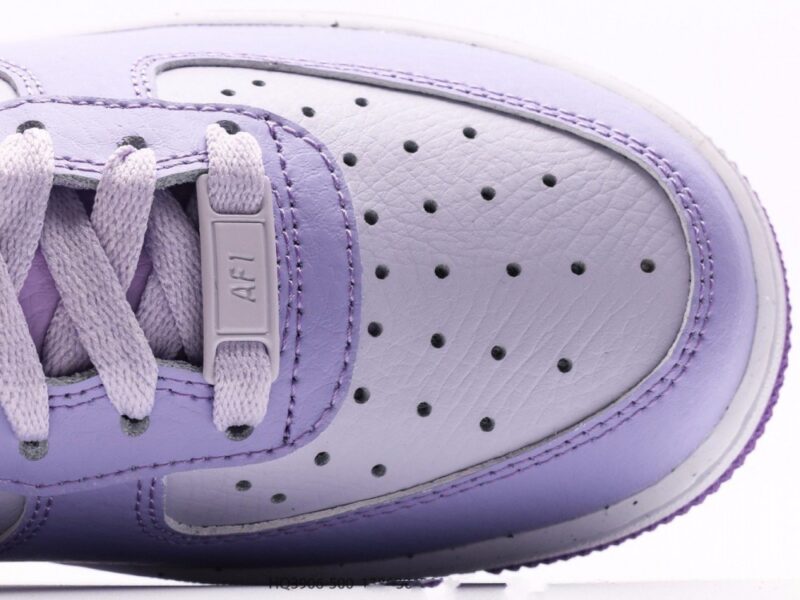 【AT2748】Nike AIR FORCE 1'07 ナイキ エア フォース 1 '07 エアフォース1 ローカットの万能なカジュアルスポーツシューズ。柔らかく、弾力のあるクッショニングと優れたミッドソールデザインが特徴で、レトロとモダンの外観が融合し、世界中で30年以上も愛され続けているForce 1を生み出します。