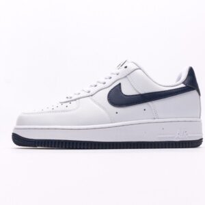 【AT2749】Nike AIR FORCE 1‘07エアフォース1ローヒールオールデイウェアランニングシューズ。柔らかく、弾力のあるクッション性能と優れたミッドソールデザインは、レトロとモダンが融合した外観を持ち、30年以上も世界中で人気のForce 1を作り上げました。