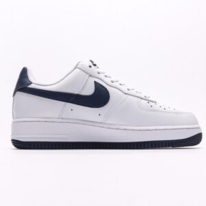 【AT2749】Nike AIR FORCE 1‘07エアフォース1ローヒールオールデイウェアランニングシューズ。柔らかく、弾力のあるクッション性能と優れたミッドソールデザインは、レトロとモダンが融合した外観を持ち、30年以上も世界中で人気のForce 1を作り上げました。