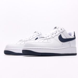 【AT2749】Nike AIR FORCE 1‘07エアフォース1ローヒールオールデイウェアランニングシューズ。柔らかく、弾力のあるクッション性能と優れたミッドソールデザインは、レトロとモダンが融合した外観を持ち、30年以上も世界中で人気のForce 1を作り上げました。