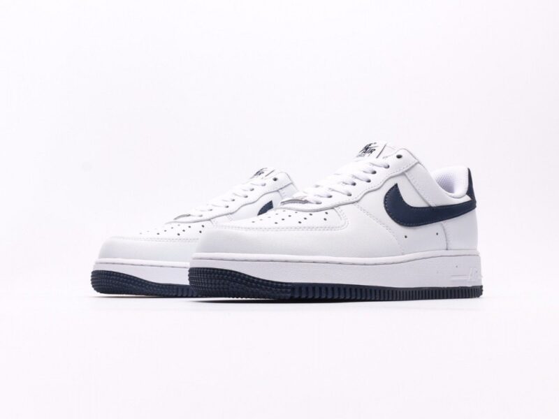 【AT2749】Nike AIR FORCE 1‘07エアフォース1ローヒールオールデイウェアランニングシューズ。柔らかく、弾力のあるクッション性能と優れたミッドソールデザインは、レトロとモダンが融合した外観を持ち、30年以上も世界中で人気のForce 1を作り上げました。