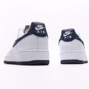 【AT2749】Nike AIR FORCE 1‘07エアフォース1ローヒールオールデイウェアランニングシューズ。柔らかく、弾力のあるクッション性能と優れたミッドソールデザインは、レトロとモダンが融合した外観を持ち、30年以上も世界中で人気のForce 1を作り上げました。