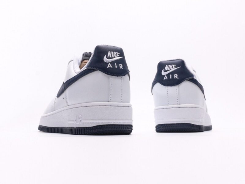 【AT2749】Nike AIR FORCE 1‘07エアフォース1ローヒールオールデイウェアランニングシューズ。柔らかく、弾力のあるクッション性能と優れたミッドソールデザインは、レトロとモダンが融合した外観を持ち、30年以上も世界中で人気のForce 1を作り上げました。
