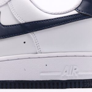 【AT2749】Nike AIR FORCE 1‘07エアフォース1ローヒールオールデイウェアランニングシューズ。柔らかく、弾力のあるクッション性能と優れたミッドソールデザインは、レトロとモダンが融合した外観を持ち、30年以上も世界中で人気のForce 1を作り上げました。