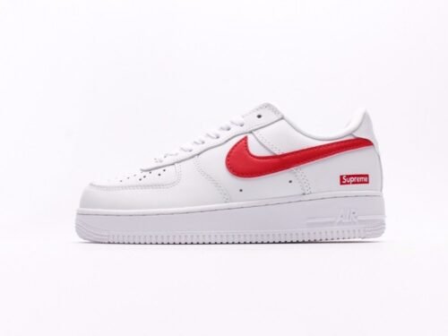 【AT2750】Supreme x Nike ナイキのAIR FORCE 1'07は、柔らかく、弾力があり、優れたクッショニング性能と優れたミッドソールデザインを備えたカジュアルなスポーツシューズです。古典的な外観と現代的なデザインが融合し、30年以上にわたって世界中で人気を博しているForce 1。