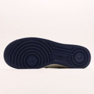 【AT2758】Nike x Louis Vuitton Nike Air Force 1´07 Low エアフォース1ロー、万能なカジュアルスポーツシューズ 柔軟で十分なクッション性と優れたミッドソールデザインを有する 複合的でモダンな外観とレトロ感が融合し、世界中で人気を博す 30年以上もの間、Force 1は今でも大変人気がある