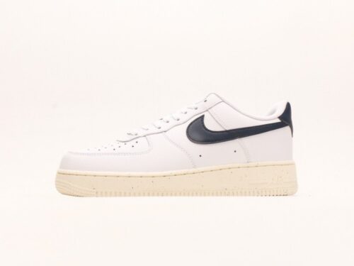 【AT2760】NIKE AIR FORCE 1 LOW エア フォース 1 ロー は、ベーシックでカジュアルなスポーツシューズです。