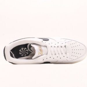 【AT2760】NIKE AIR FORCE 1 LOW エア フォース 1 ロー は、ベーシックでカジュアルなスポーツシューズです。