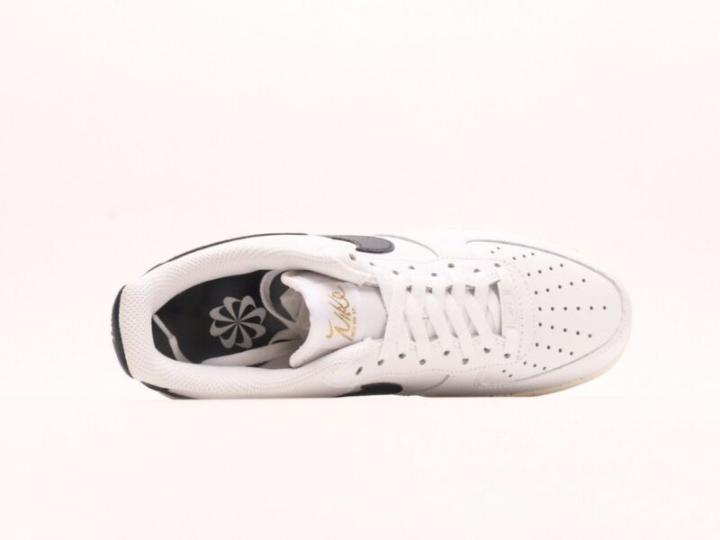 【AT2760】NIKE AIR FORCE 1 LOW エア フォース 1 ロー は、ベーシックでカジュアルなスポーツシューズです。