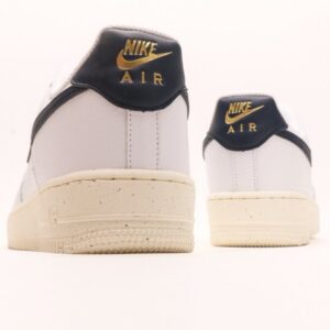 【AT2760】NIKE AIR FORCE 1 LOW エア フォース 1 ロー は、ベーシックでカジュアルなスポーツシューズです。