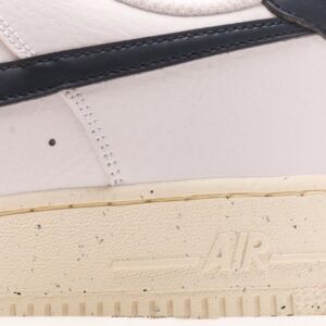 【AT2760】NIKE AIR FORCE 1 LOW エア フォース 1 ロー は、ベーシックでカジュアルなスポーツシューズです。