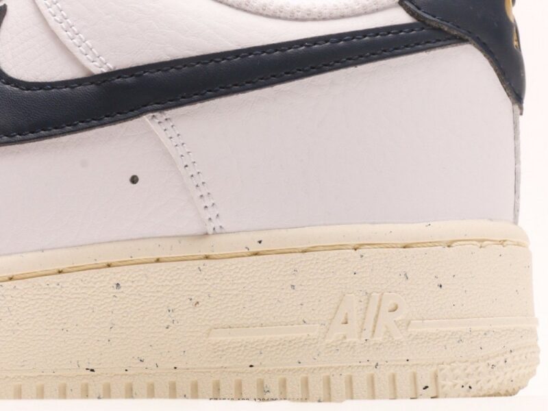 【AT2760】NIKE AIR FORCE 1 LOW エア フォース 1 ロー は、ベーシックでカジュアルなスポーツシューズです。