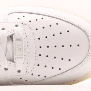 【AT2760】NIKE AIR FORCE 1 LOW エア フォース 1 ロー は、ベーシックでカジュアルなスポーツシューズです。