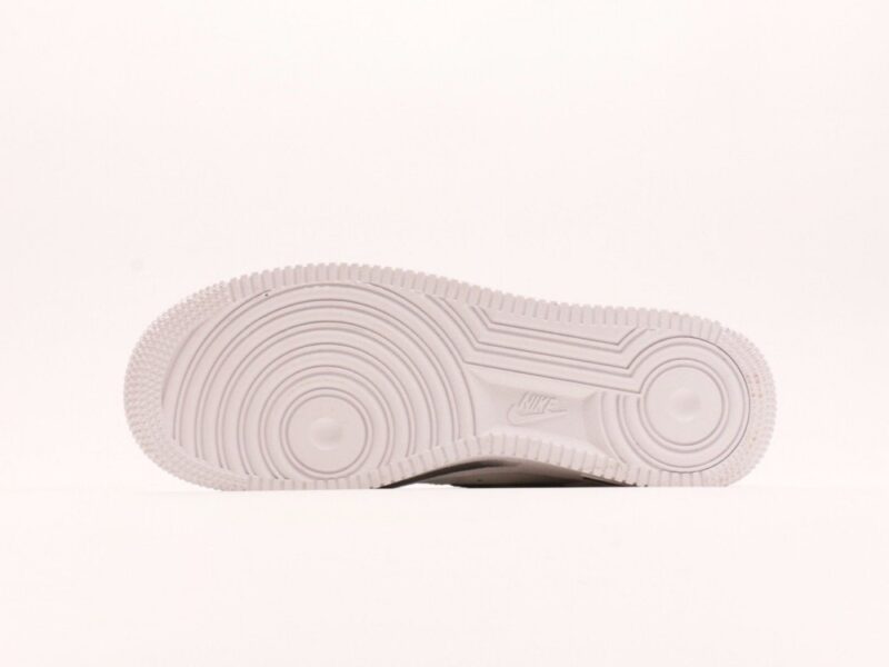 【AT2763】Nike Air Force 1 ’07 エアフォース1低バージョンユニバーサルブラークバスケットボールシューズ