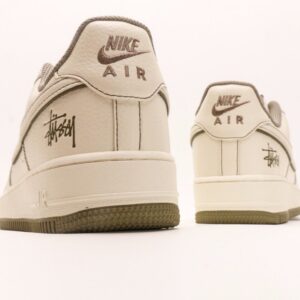 【AT2765】Nike x Stussy Nike Air Force 1 Lowは、万能でカジュアルなスポーツシューズです。