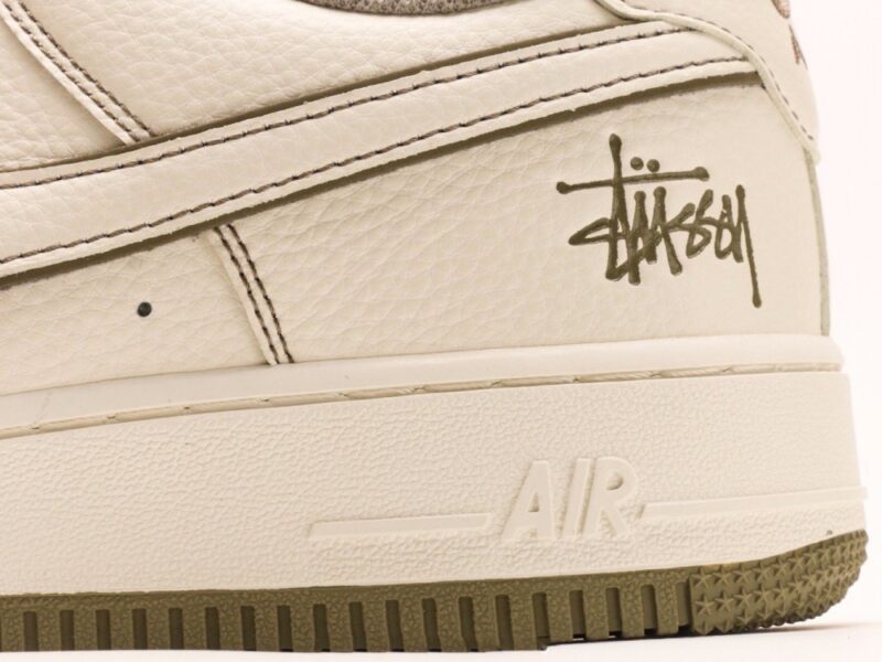 【AT2765】Nike x Stussy Nike Air Force 1 Lowは、万能でカジュアルなスポーツシューズです。