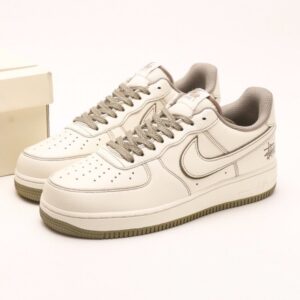 【AT2765】Nike x Stussy Nike Air Force 1 Lowは、万能でカジュアルなスポーツシューズです。
