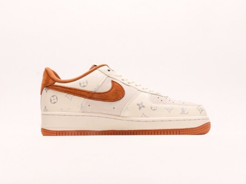 【AT2766】Nike Air Force 1´07 Low 空軍1号ローカットモデルは、ソフトでしなやかなクッショニング性能と優れたミッドソールデザインが特徴です。
