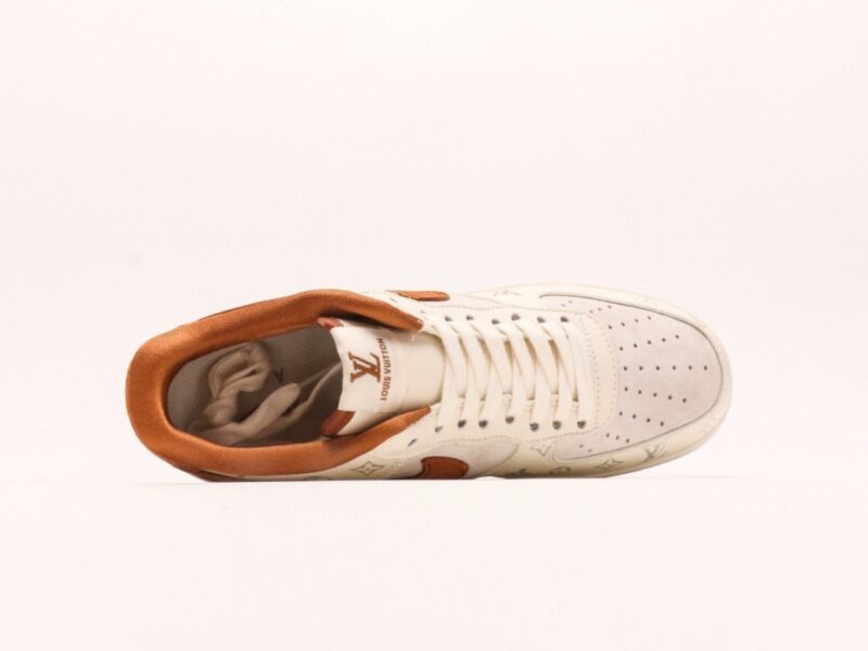 【AT2766】Nike Air Force 1´07 Low 空軍1号ローカットモデルは、ソフトでしなやかなクッショニング性能と優れたミッドソールデザインが特徴です。