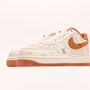 【AT2766】Nike Air Force 1´07 Low 空軍1号ローカットモデルは、ソフトでしなやかなクッショニング性能と優れたミッドソールデザインが特徴です。