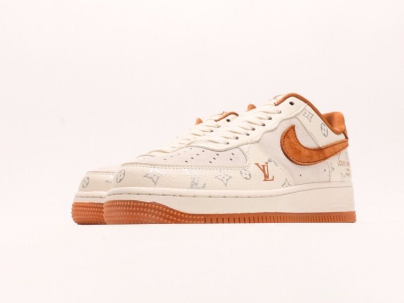 【AT2766】Nike Air Force 1´07 Low 空軍1号ローカットモデルは、ソフトでしなやかなクッショニング性能と優れたミッドソールデザインが特徴です。