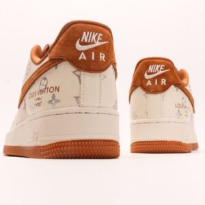 【AT2766】Nike Air Force 1´07 Low 空軍1号ローカットモデルは、ソフトでしなやかなクッショニング性能と優れたミッドソールデザインが特徴です。