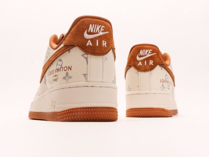 【AT2766】Nike Air Force 1´07 Low 空軍1号ローカットモデルは、ソフトでしなやかなクッショニング性能と優れたミッドソールデザインが特徴です。
