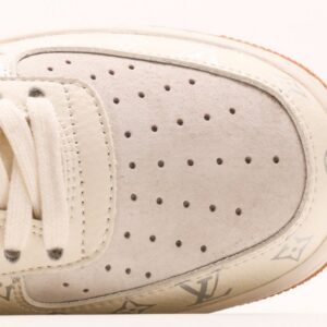 【AT2766】Nike Air Force 1´07 Low 空軍1号ローカットモデルは、ソフトでしなやかなクッショニング性能と優れたミッドソールデザインが特徴です。