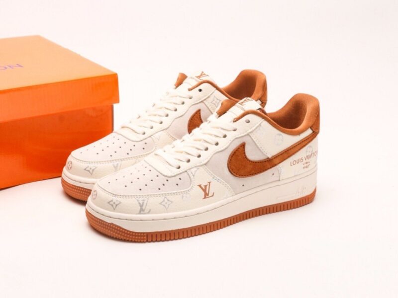 【AT2766】Nike Air Force 1´07 Low 空軍1号ローカットモデルは、ソフトでしなやかなクッショニング性能と優れたミッドソールデザインが特徴です。