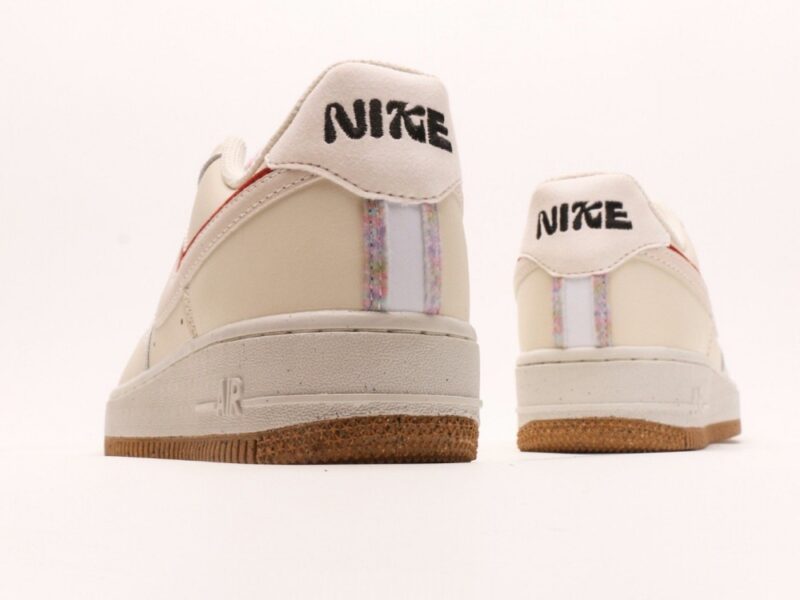 【AT2767】Nike WMNS AIR FORCE 1'07 LX エアフォース1ローカットモデル 1 オールスター カジュアルスポーツシューズ